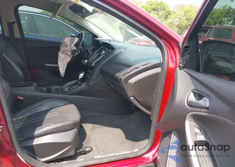 2013 Ford Focus Se z USA, uszkodzony, nr VIN 1FADP3F26DL136635